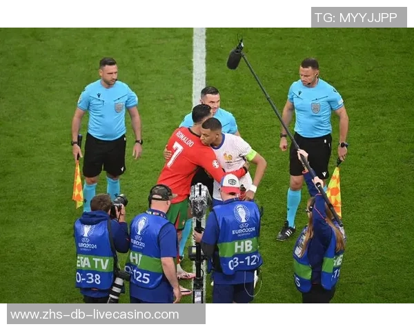 法国与澳大利亚的精彩对决揭示足球战术与文化的碰撞与融合